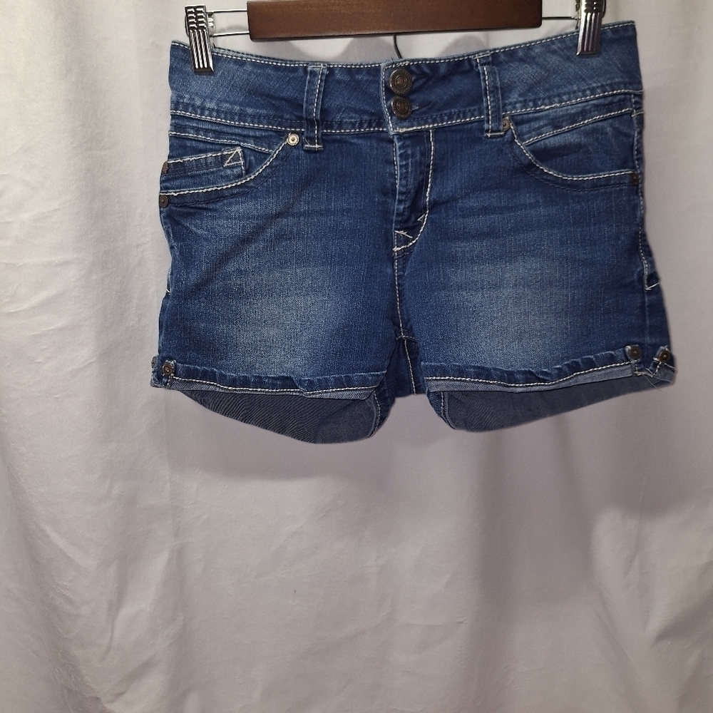 Wallflower graphic button pockets size 7 jean shorts